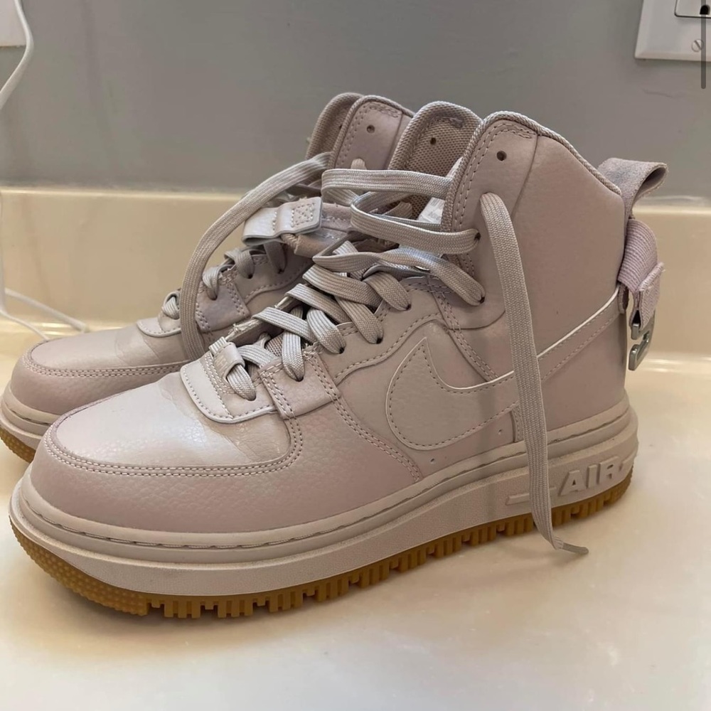 Nike AF1’s utility.